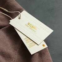 Тэг индивидуальная маркировка одежды делает женские специальные бумаги, указанные в линии с высокой индивидуальной одеждой.