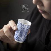 Jingdezhen Handmade sứ màu xanh và trắng sứ thơm cốc vẽ tay Shoupin Cup gốm Kung Fu Tea Set Master Cup Cup đơn - Trà sứ