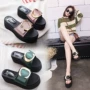 Dép và dép nữ đế dày 2018 mùa hè mới khóa khóa bánh dưới đáy kéo dép mang giày Hàn Quốc phiên bản Hàn Quốc bán dép nữ