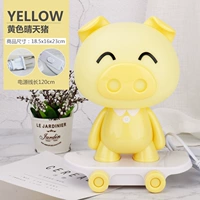 Симпатичная свинья желтая