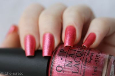 taobao agent American OPI nail polish health MM showing shiny watermelon red B51 rose pink