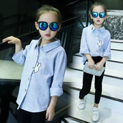 Cô gái áo mùa xuân và mùa hè 2018 mới trẻ em Hàn Quốc cotton dài tay lớn trẻ em áo sơ mi trắng kẻ sọc sọc áo sơ mi