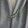 Cổ điển màu men xanh lá pin Nhật Bản và Hàn Quốc vừa cardigan khăn choàng khóa trâm áo len đan áo từ cổ áo ghim cài áo vest nam