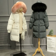 Chống mùa xuống áo khoác nữ phần dài 2017 mới giải phóng mặt bằng đặc biệt cung cấp Hàn Quốc phiên bản của siêu lớn cổ áo lông thú dày dày lên trên đầu gối thủy triều