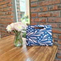 Светло -голубая порошковая сумочка