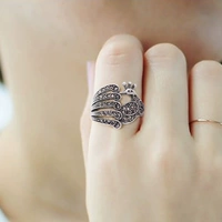Châu Âu và Hoa Kỳ khí quyển chỉ số nhẫn ngón tay phụ nữ cá tính retro con công kim cương nhẫn thời trang người nhẫn trang sức pnj nhẫn cưới