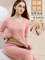 Бархатный комплект с круглым воротником