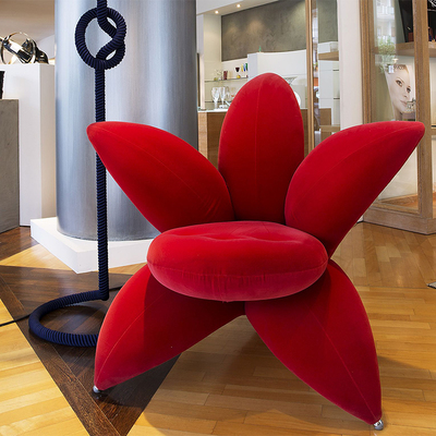 Нордический минималистский современный дизайнерский художник Light Luxury Creative Flower Chail, стеклянное волокно -армирование одно повседневное кресло.
