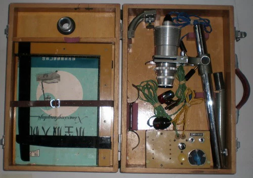 Уронить!ПересечениеВ 1960 -х годах Micro -Black и белый воспроизведение бренда Harbin 135.