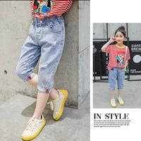 Cô gái 2019 hè mới quần jeans lỗ trẻ em cắt quần trong không khí trong quần trẻ em lớn quần mỏng phần - Quần jean quần jean ống loe bé gái