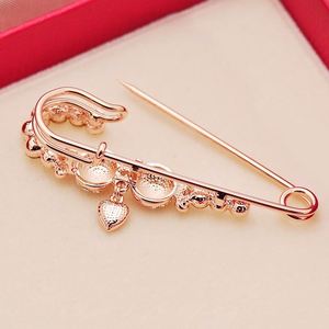 镶钻大别针图片