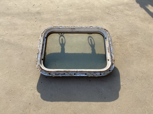 Старый корабельный квадратный квадратный алюминий -покрытый доставкой иллюстрации кофейня бары