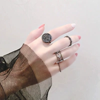 Vòng retro kim cương đen cá tính nhẫn bốn mảnh thời trang cường điệu nhẫn thủy triều với phụ kiện nữ - Nhẫn nhẫn bạc pnj