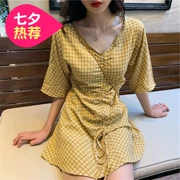 Mùa hè mới của phụ nữ kẻ sọc retro Đầm cổ chữ V phiên bản Hàn Quốc của tay áo mỏng năm điểm ren xếp li mỏng Một chiếc váy chữ - A-Line Váy