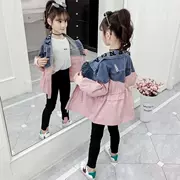 Áo khoác bé gái 2019 mùa thu mới phiên bản Hàn Quốc của quần áo trẻ em nước ngoài lớn trong phần dài của áo gió mùa xuân và mùa thu cho bé gái - Áo khoác