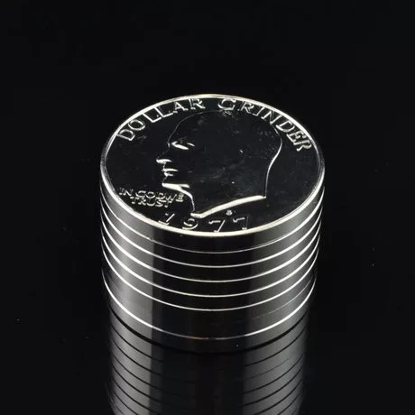 Три -слоя металлического дыма шлифования бугорки сигарет -сигарет.