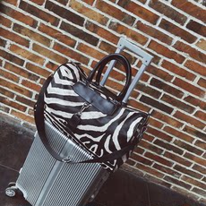 斑马纹旅行袋大容量行李包短途旅行包女时尚PU防水游泳健身包