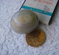 Украшения на руку 漂亮的藏区老玛瑙大珠子，椭圆形，带明显的缠丝眼，通体温润如酥