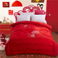 Kết hôn chăn lớn màu đỏ cưới hi là lõi đôi dày ấm mùa đông là lông nhung lụa quilt 2 m chăn trần bông mỏng