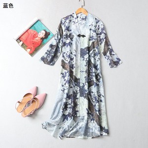 213781 Ming Wei của phụ nữ 2018 mùa thu V-Cổ nút duy nhất bảy điểm tay áo in ngắn trước khi áo gió dài