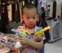 Súng đồ chơi trẻ em mini súng đồ chơi nhỏ an ủi nhỏ đồ chơi súng nhỏ để gửi pin đồ chơi trẻ em