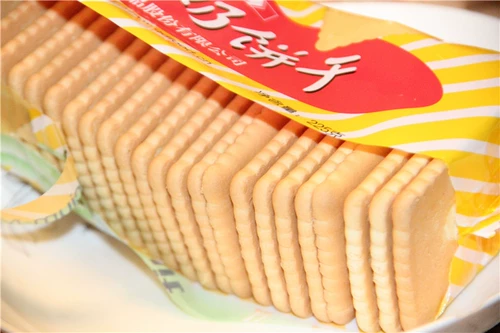 Shandong Specialty Qingdao Qingdai Special Calcium Biscuits 225G Вся коробка для съемки 24 пачки детского кальциевого добавки Классическая еда