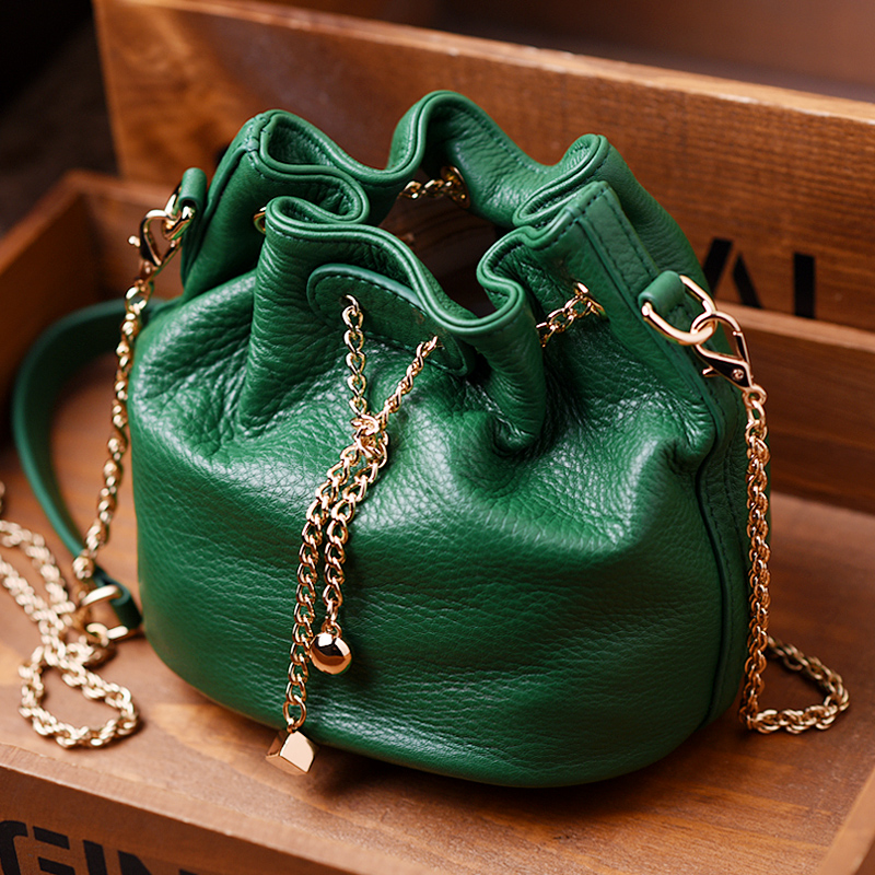 Маленькая зеленая сумка