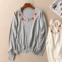 Wen Hao khí quyển thêu hoa là cổ chữ V mùa thu mỏng hem dài tay áo thun mỏng nữ D260 áo len nam đẹp