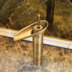 Các bàn nghệ thuật vòi cổ tất cả đồng đều được kết hợp với vòi cổ để làm vòi bằng đồng bằng đồng cũ- vòi rửa chén nóng lạnh gắn tường vòi chậu rửa bát gắn tường Vòi gắn tường