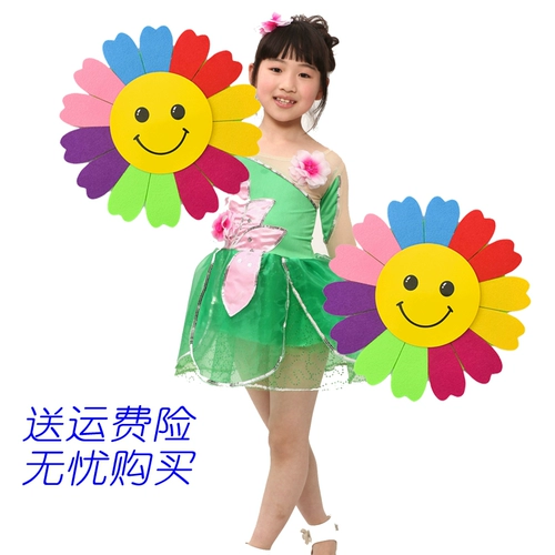 Подсолнечная рука с цветами, детским танце