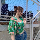 Дизайнерская весенняя короткая зеленая рубашка, тренд сезона, коллекция 2021, V-образный вырез, по фигуре, рукава фонарики