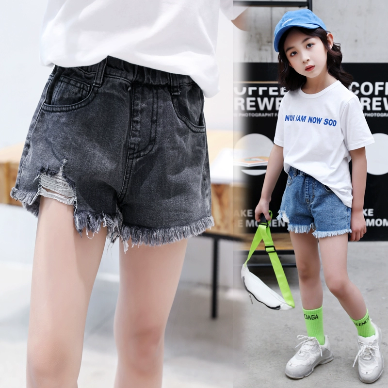 Quần short bé gái 2020 hè mới vừa và lớn Trẻ em phiên bản Hàn Quốc của quần jeans lỗ lửng trẻ em hoang dã giản dị - Quần jean