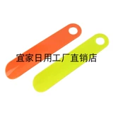 Большой пластиковые туфли.