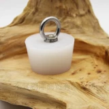 Силиконовое заблокированное подвесное кольцо на кухонные канализационные трубы до земли утечка и кровоточащая рука -рука с рыбной ванной утечка водяной вилки