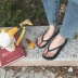 Hàn quốc phiên bản của chic flip-flops nữ mùa hè phẳng mặc mềm dưới slip dép toe và dép đi trong nhà bãi biển dép ins giày crocs nữ Dép