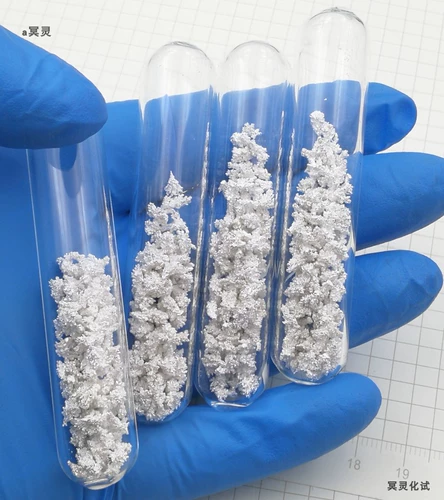 Высокий серебряный кристаллический стеклянный уплотнение мелкоразмерное электролитическое серебро кристаллическое металлическое металлическое серебро ag ≥99,99%