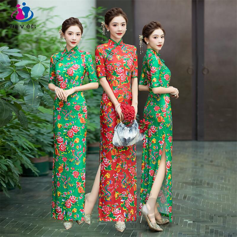 Retro elegant red cheongsam Retro elegant red cheongsam