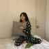 Bộ đồ ngủ chấm bi nữ mùa thu Hàn Quốc in dấu chấm in quần dài tay phù hợp với áo len ngọt ngào giản dị phục vụ nhà mùa xuân thời trang công sở Bộ Pajama