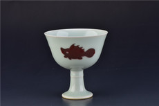 чашка 古玩瓷器收藏品大明成化年制釉里红三鱼纹胞胎高脚杯
