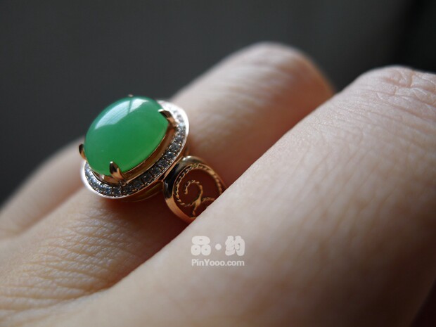 [品约]翡翠a货满绿阳绿蛋面18k黄铲边镶钻卷叶花丝戒臂戒指 - 商业交