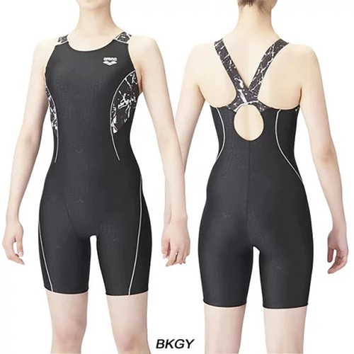 Профессиональная гоночная служба Япония Арена соединяется с плоскими спортивными купальниками.