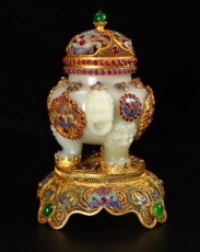 Винтажные предметы обихода из золота 金器，珍藏掐丝鎏金镶和田白玉三足炉