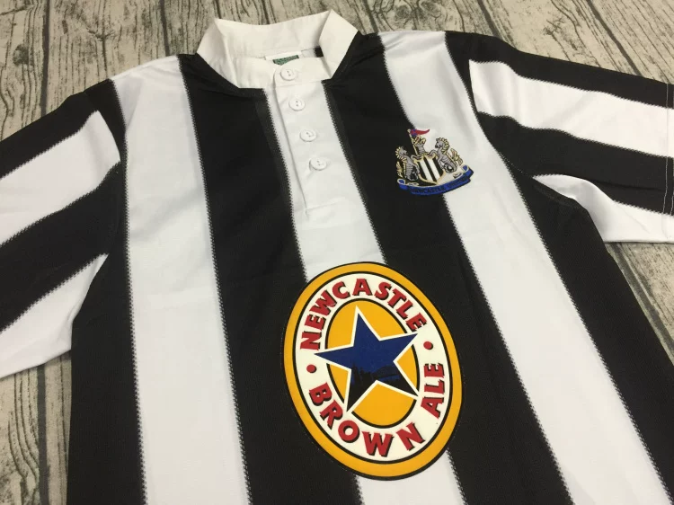 Холодный редкий футбол England Newcaser United Genuine Retro Refined Short Sleeve Jersey 96 Ретро рубашка