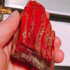 Ювелирный камень 天然老坑洪洞昌化鸡血石 刘关张三色大红袍鸡血石原石178克 收藏