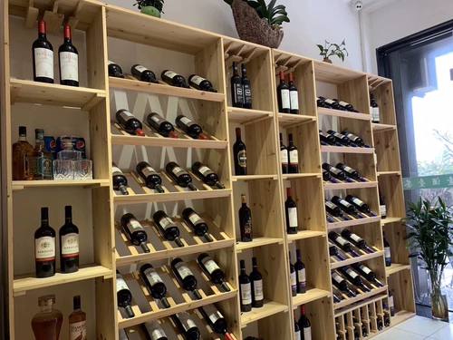 Красная винная стойка с твердым деревом винной стойки Прямая продажа деревянного винного шкафа вино виноград