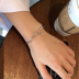Cá tính đơn giản mở vòng đeo tay nữ Hàn Quốc phiên bản của sinh viên hoang dã bạn gái Sen vòng tay subnet đỏ người thủy triều gió lạnh vòng đeo tay Vòng đeo tay Cuff