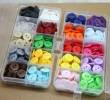 Оба конфеты с пряжкой для бровей -кнопки, вынесенные детской ручной работы рука