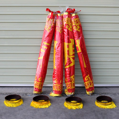 Новый год приветствуется в Красном Фонаре Нового года.