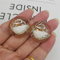 Кремовый, белый