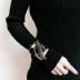 Châu Âu và Hoa Kỳ retro phóng đại kim loại rỗng vòng tay rộng cá tính nữ mở điều chỉnh vòng đeo tay xu hướng áo len trang trí Vòng đeo tay Cuff